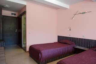Отель Family Hotel Kipra Kipra Двухместный номер с 1 кроватью или 2 отдельными кроватями и террасой-6