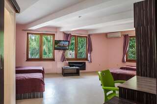 Отель Family Hotel Kipra Kipra Стандартный четырехместный номер-3