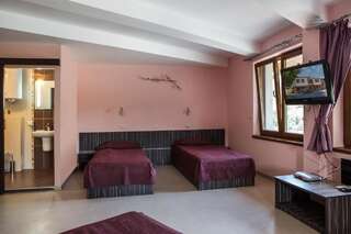 Отель Family Hotel Kipra Kipra Стандартный четырехместный номер-4