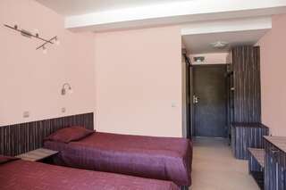 Отель Family Hotel Kipra Kipra Двухместный номер с 1 кроватью или 2 отдельными кроватями и террасой-14