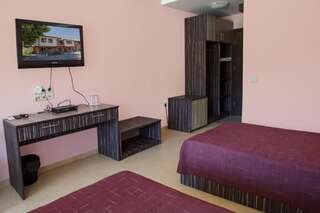 Отель Family Hotel Kipra Kipra Двухместный номер с 1 кроватью или 2 отдельными кроватями и террасой-21